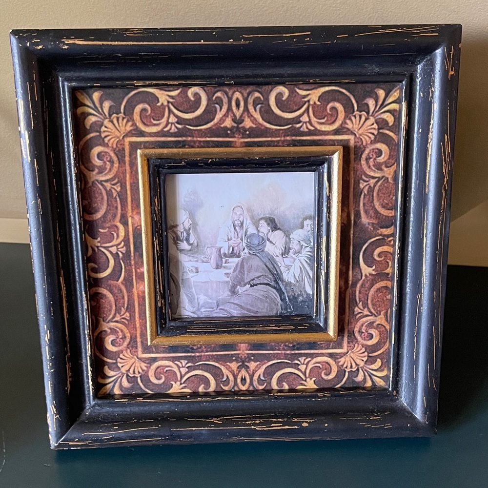 Vintage-Inspired Black and Gold Picture Frame of the last supper